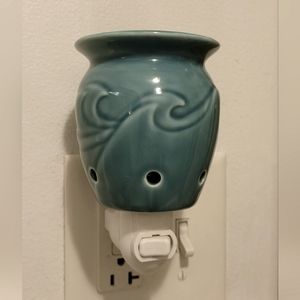 Scentsy Waves Plug-in Wax Warmer